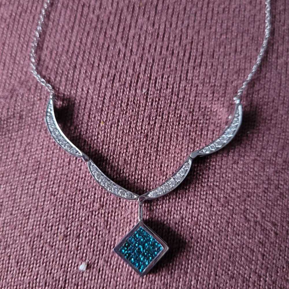 Transforming Necklace & Earring Set - Picture 2 of 14